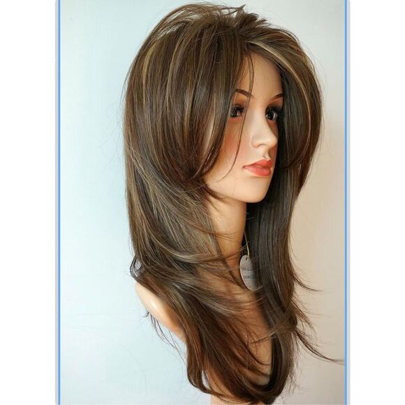 24” Long Synthetic Wig Layered Light Brown Highlights Soft Heat Resistant NEW - Picture 1 of 4